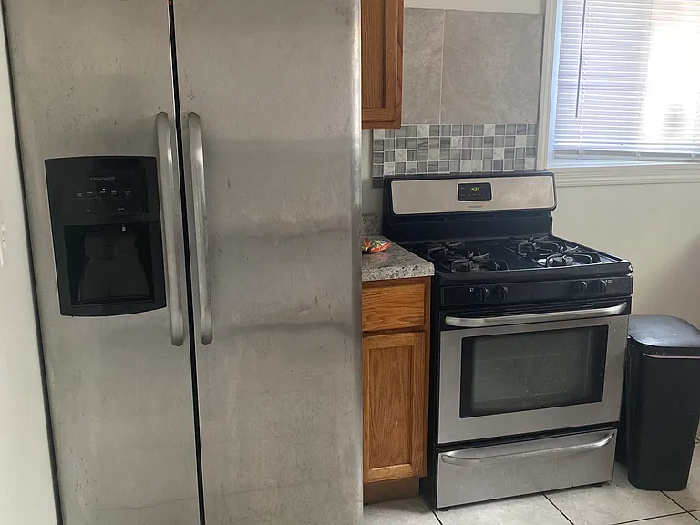 1013 Stevenson St — Photo 3