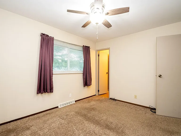 2405 W Carriage Ln — Photo 16