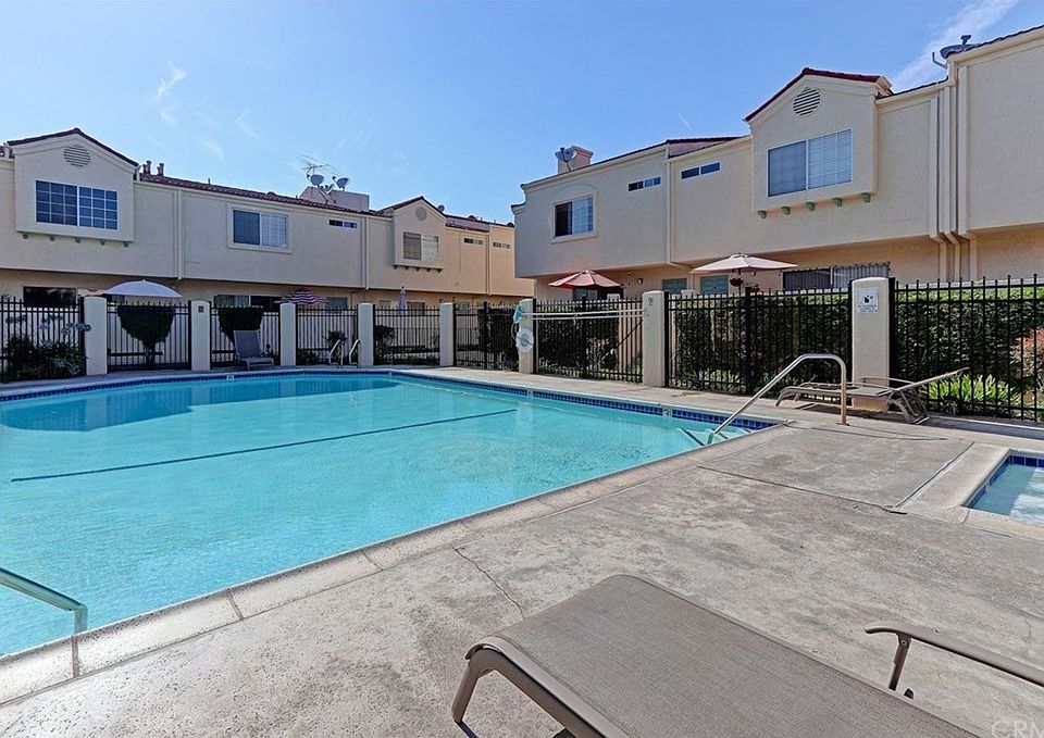 2nd image of 401 W 220th St Unit 2