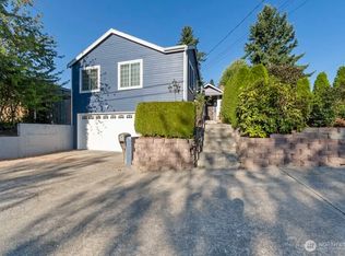 4026 Island Crest Way #B, Mercer Island, WA 98040