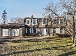 19 White Pines Dr, Lake Barrington, IL 60010