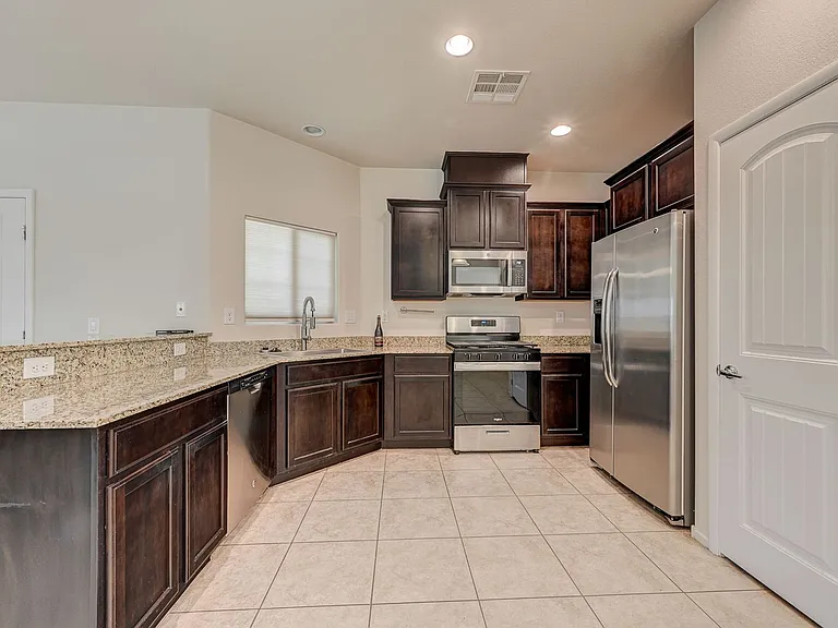 9522 Vega Carpio Ave — Photo 7