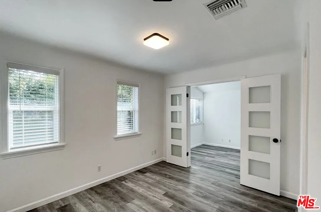 3 bed, 2.0 bath, 1326 sqft, $5,200 — Photo 3