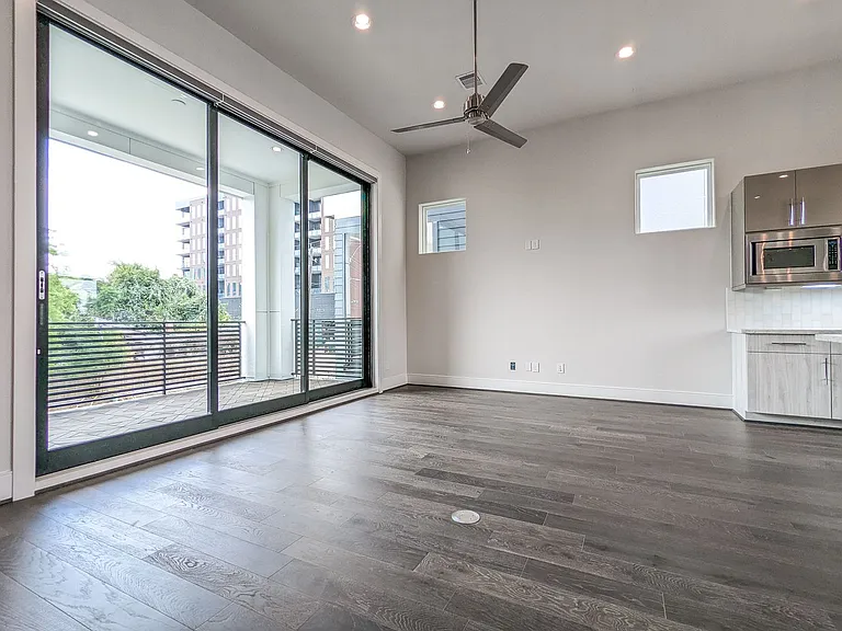 2414 Canal St #E — Photo 11