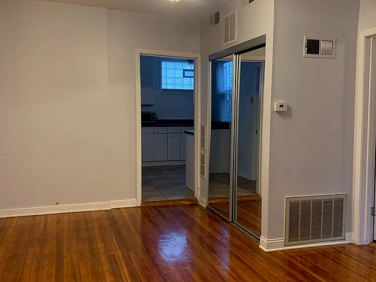3316 N Southport Ave #1R — Photo 2