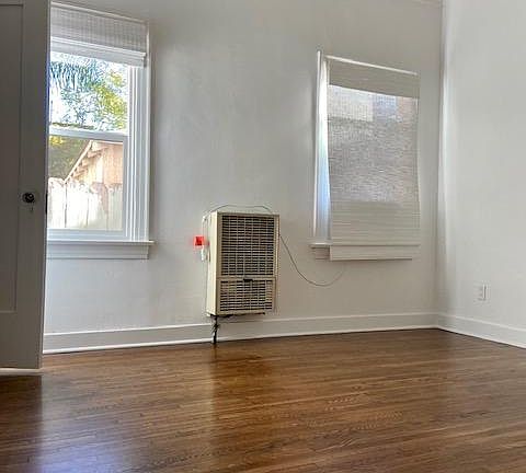 4th image of 755 N Hayworth Ave #755