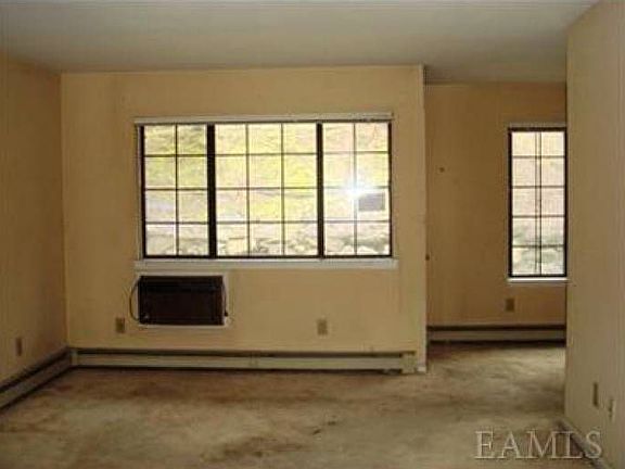 2nd image of 108 Foxwood Cir #108