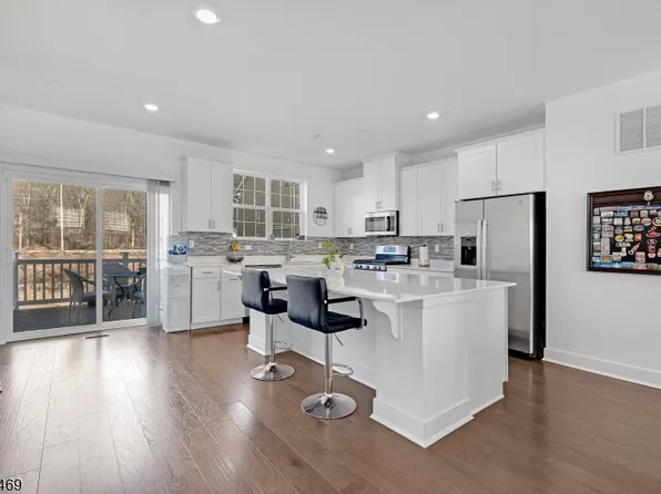 14 Coogan Ct, Morris Plains Boro, NJ 07950