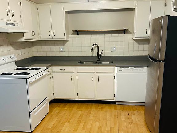 5th image of 629 S Batavia Ave APT 1