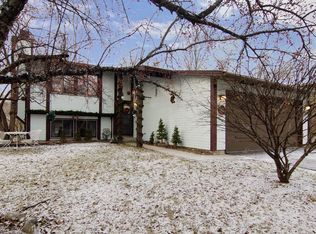 8571 Morgan Ln, Eden Prairie, MN 55347