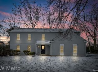 5129 Cedarhurst Dr, West Bloomfield, MI