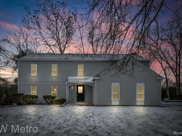 5129 Cedarhurst Dr, West Bloomfield, MI 48322