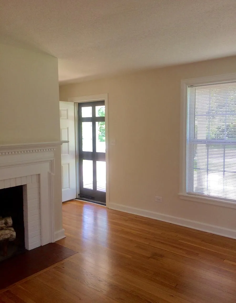 2 bed, 1.5 bath, 1400 sqft, $1,900 — Photo 2