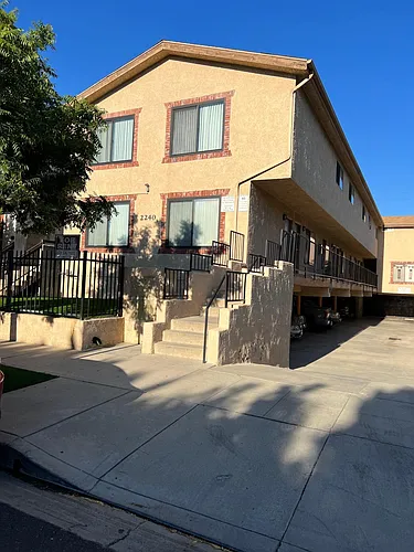 2240 N Catalina St #B Photo 1