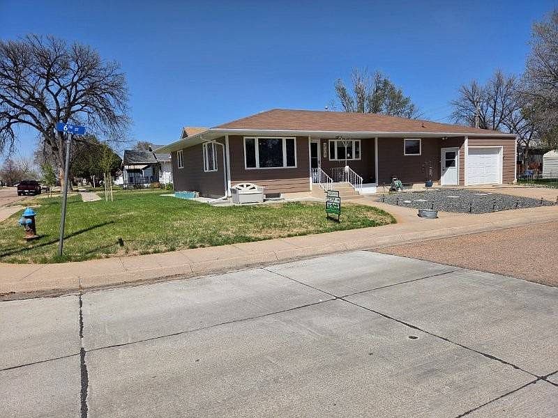 1st image of 223 W 6th St