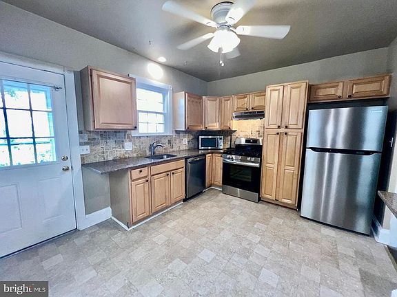 2nd image of 40 Lincoln Ave