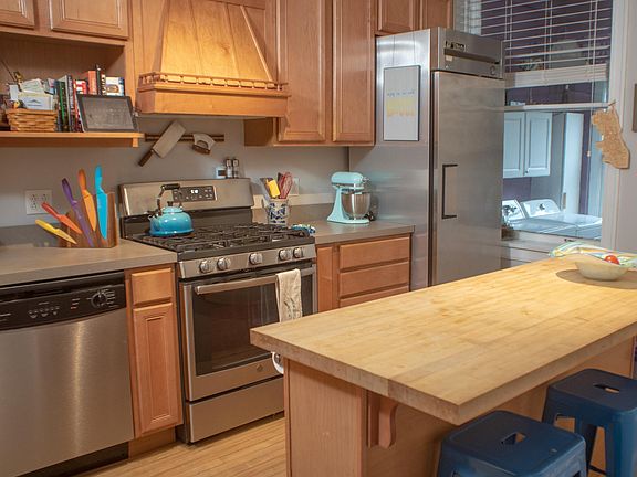 3rd image of 2223 W Augusta Blvd #1