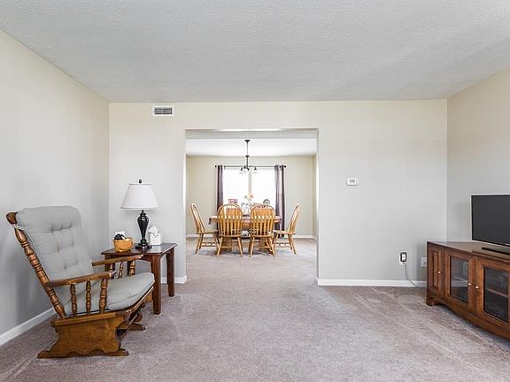 5th image of 534 Balfour Ct