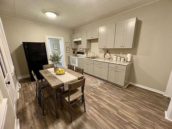 2nd image of 1111 Walnut St #1