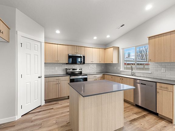 3rd image of 3056 E Mossy Creek Dr
