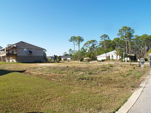 Gorgeous Lot on circle drive   
