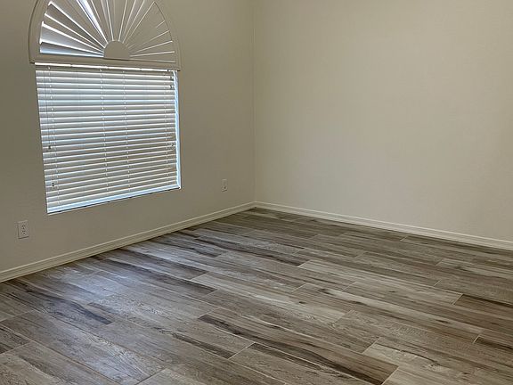 3rd image of 900 S Brewer Dr