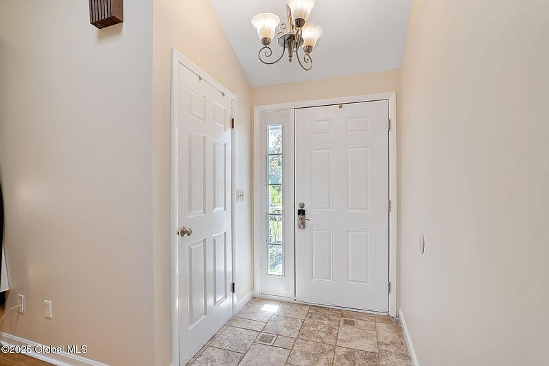 3rd image of 28 Carolanne Drive
