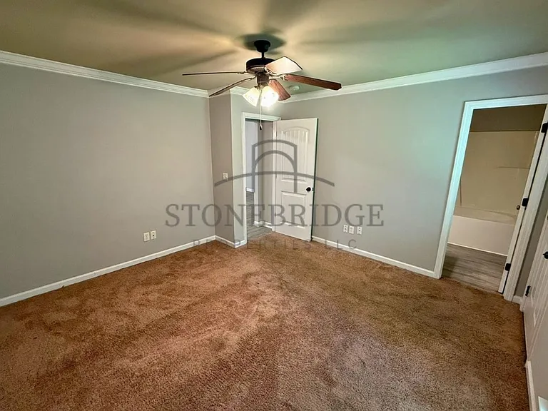 133 Danbury Ln — Photo 9