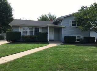 222 Maple Ln, Munster, IN 46321