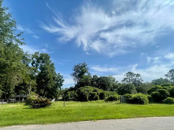 537 E College Ave, Wiggins, MS 39577