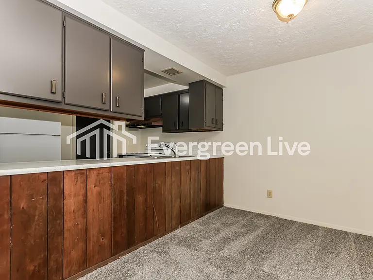 7775 Mount Hood Dr — Photo 6