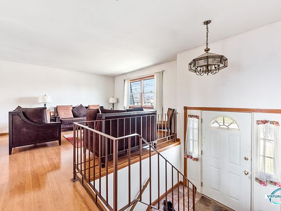 4th image of 84 Poplar Ct