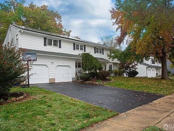 2nd image of 995 Schweitzer Pl