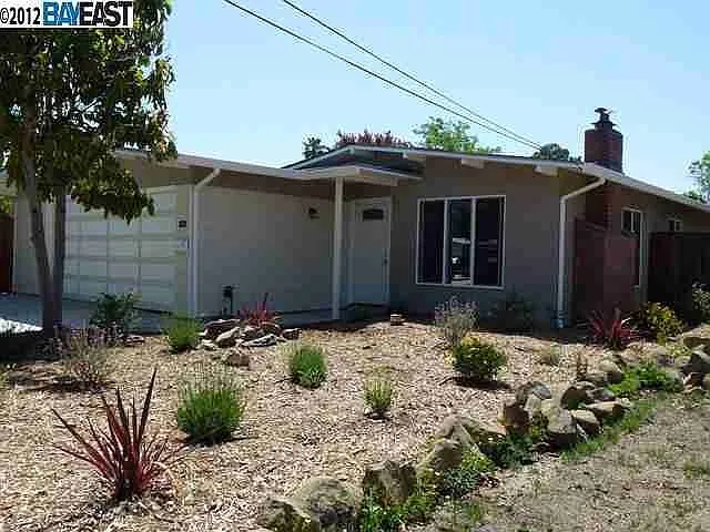 174 Bluebird Ave photo 1