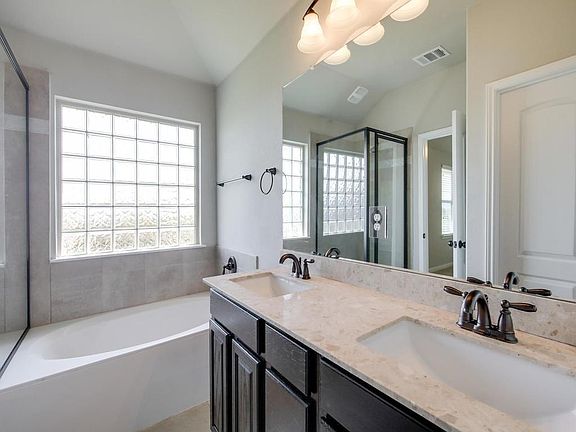 3rd image of 108 Briar Park Dr