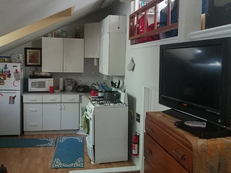 1112 Chestnut Ridge Rd — Photo 3