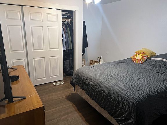 4th image of 728 Baker Ave