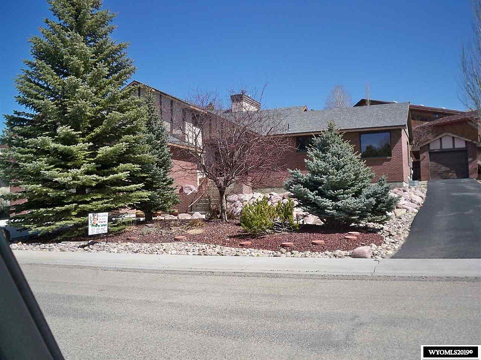 1st image of 2064 Skyview St