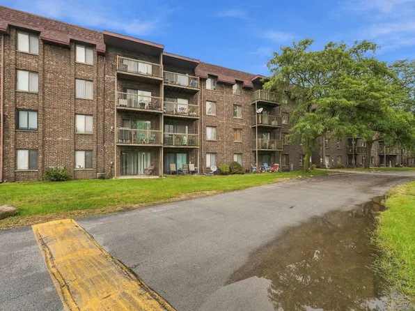 820 Elder Rd APT 202, Homewood, IL 60430