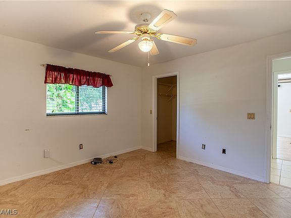 5th image of 538 SW 51st Ter