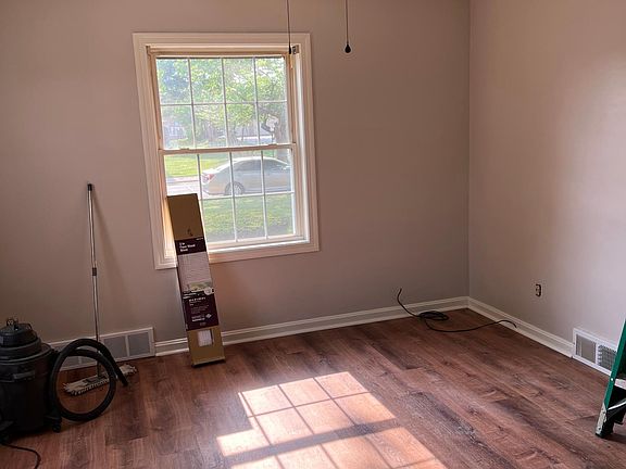 4th image of 224 S Lincoln Park Dr #B