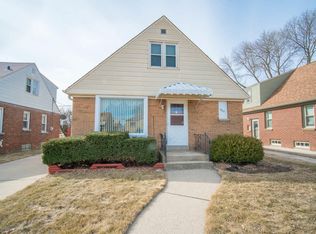 965 W Eden Pl, Milwaukee, WI 53221