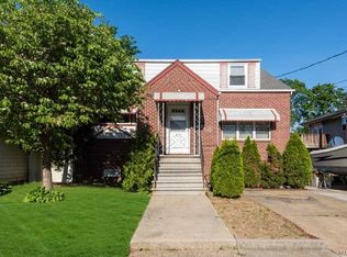 617 Roxboro Ct, East Meadow, NY 11554