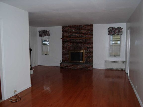 3rd image of 174 Park Ave