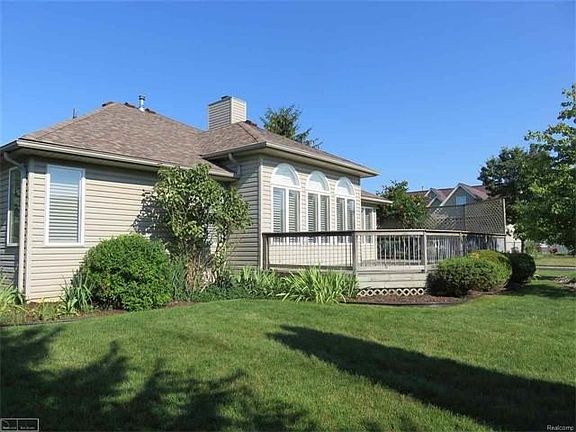 Beautifully Landscaped. 31327024