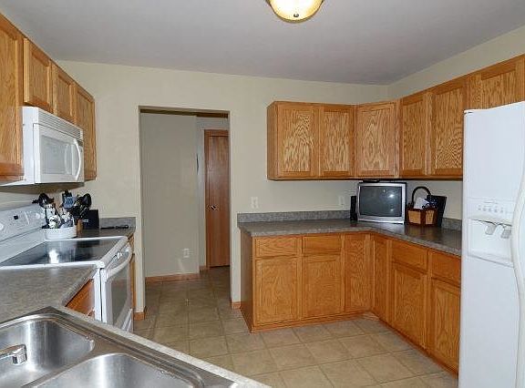 5th image of 121 Covington Cove Cir