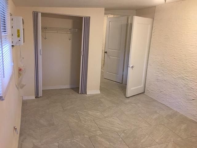 1st image of 925 Lotus Ave