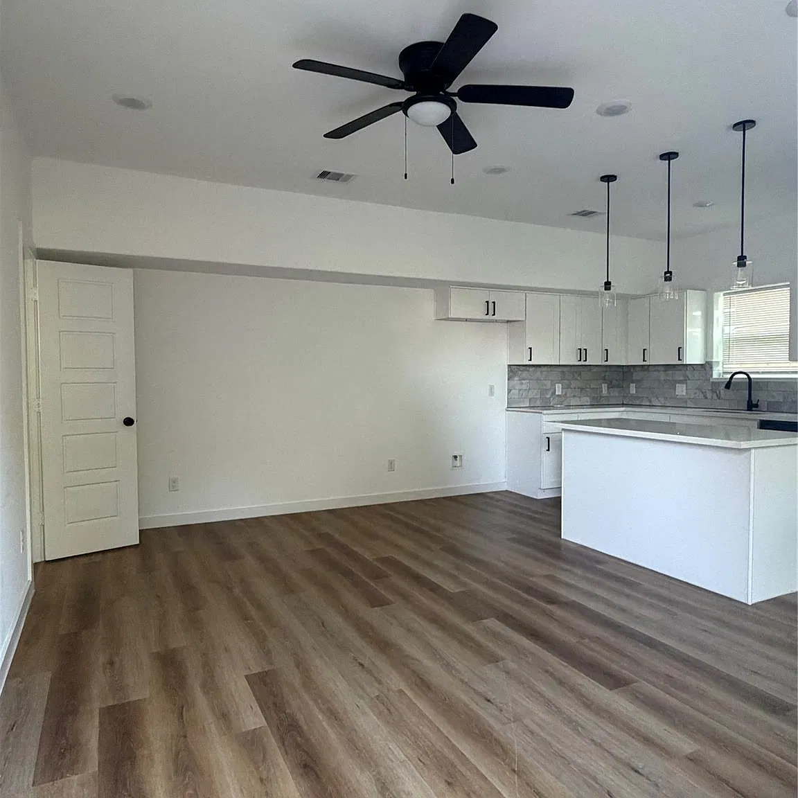 3 bed, 2.5 bath, 1443 sqft, $1,650 — Photo 2
