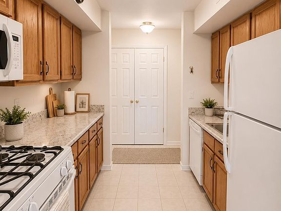 5th image of 110 Keystone Ct