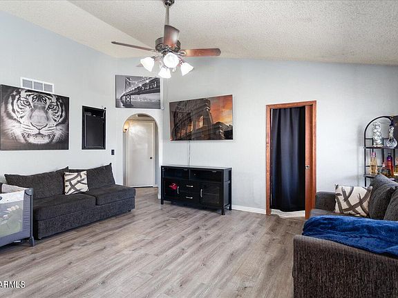 3rd image of 9008 W INDIANOLA Avenue